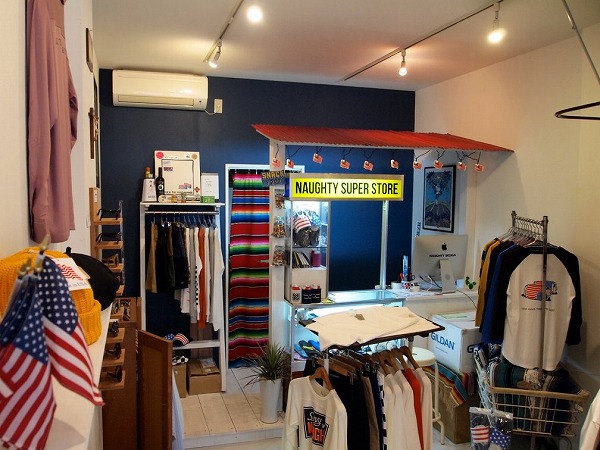 トアウエスト NAUGHTY SUPER STORE 什器製作など
